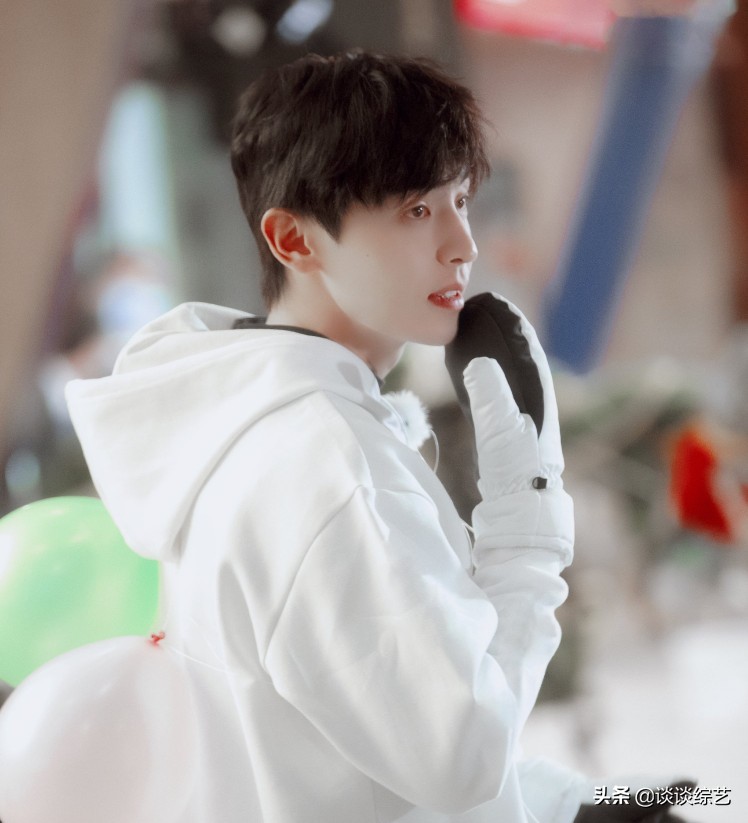 On April 4 (weekday) Deng Lun of ~ of detailed list of hotspot of put together art, Wang Yibo, Huang Minghao, Wang Ou