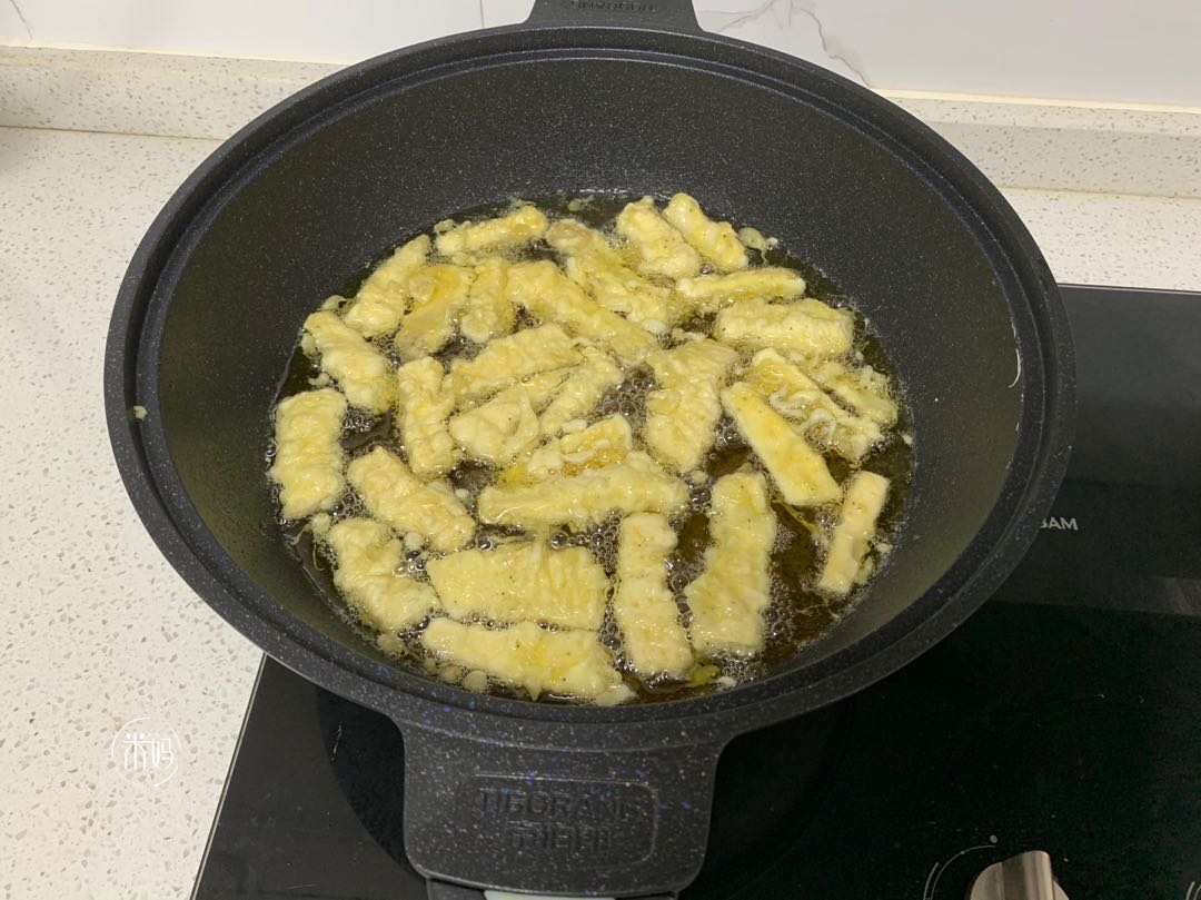 If you like to eat Pleurotus eryngii, remember to collect it and try this method. It is crispy on the outside and tender on the inside. It is more popular than meat