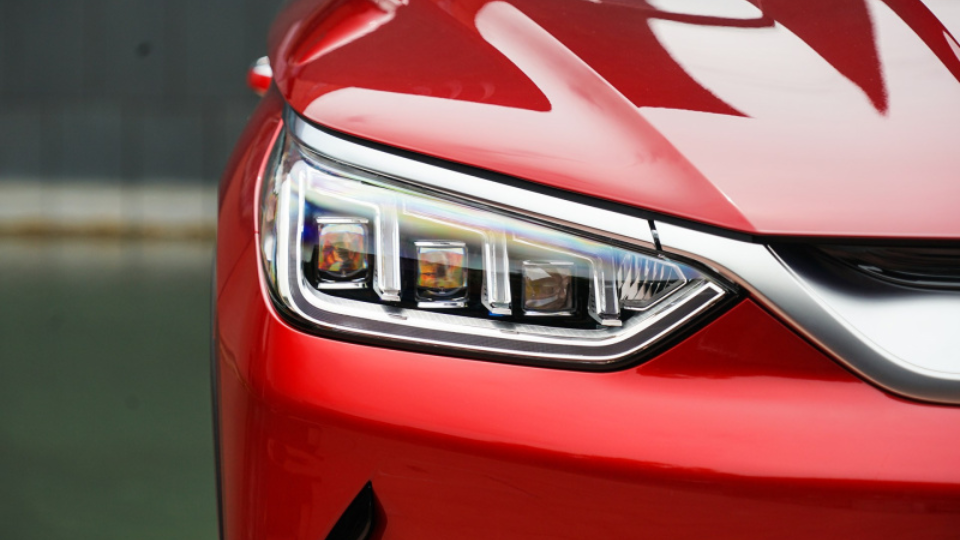 小鹏G3i对比宋PLUS EV：有趣向左，实用向右