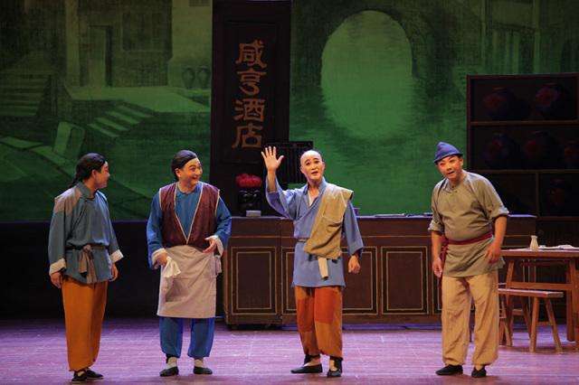 重读《孔乙己》：年少不懂孔乙己，读懂已是书