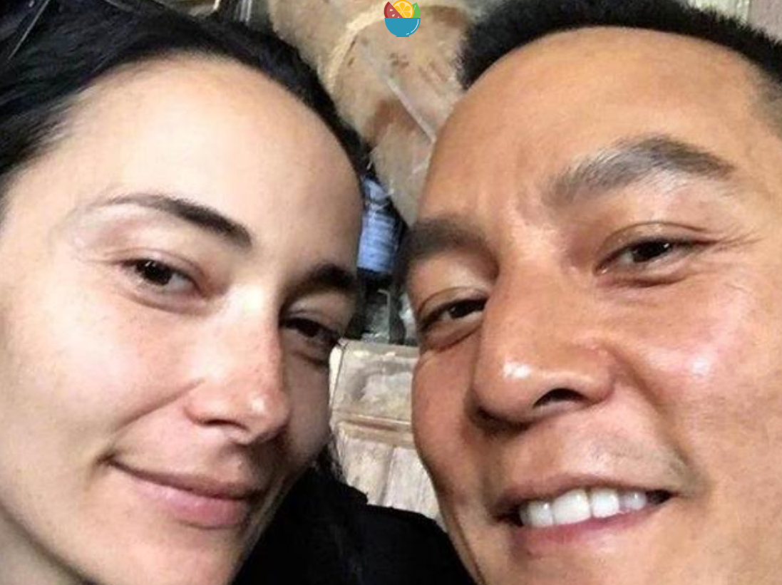 吴彦祖晒女儿出生照，被误会生二胎，曾称已10年不与老婆亲近