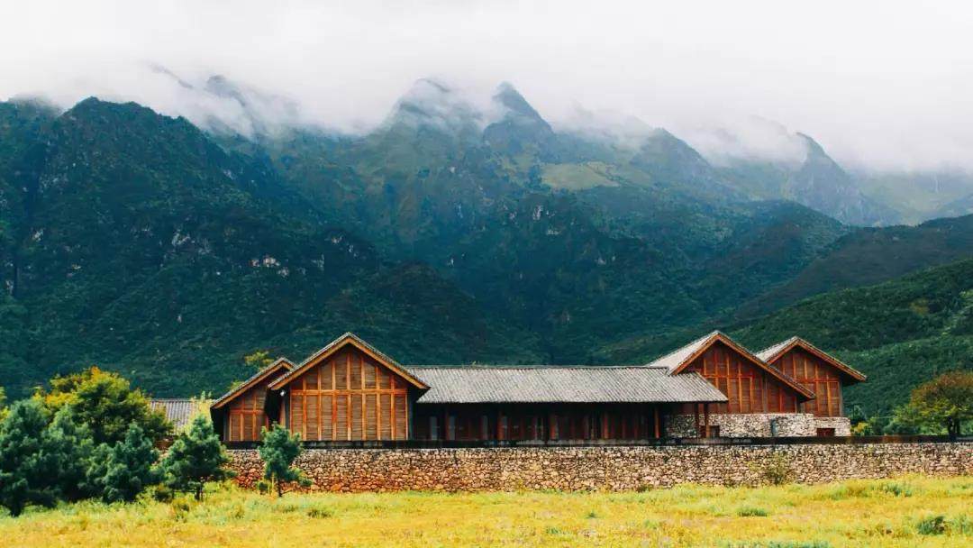 Coming to Lugu Lake will make people wonder if they are willing to forget the time and forget themselves in their dreams