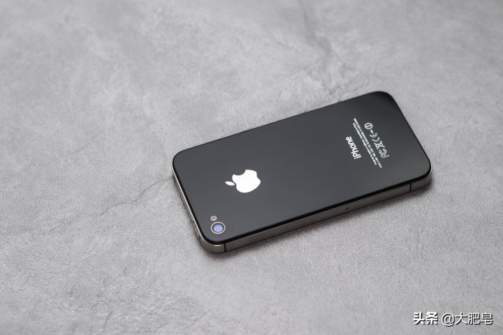 「复古向」iPhone 4s老机新聊，你你是否还记得以前的“金子规格”吗？
