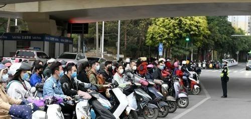 8月起，電動車、摩托車迎來“3禁”，違規行駛或將面臨罰款、扣車