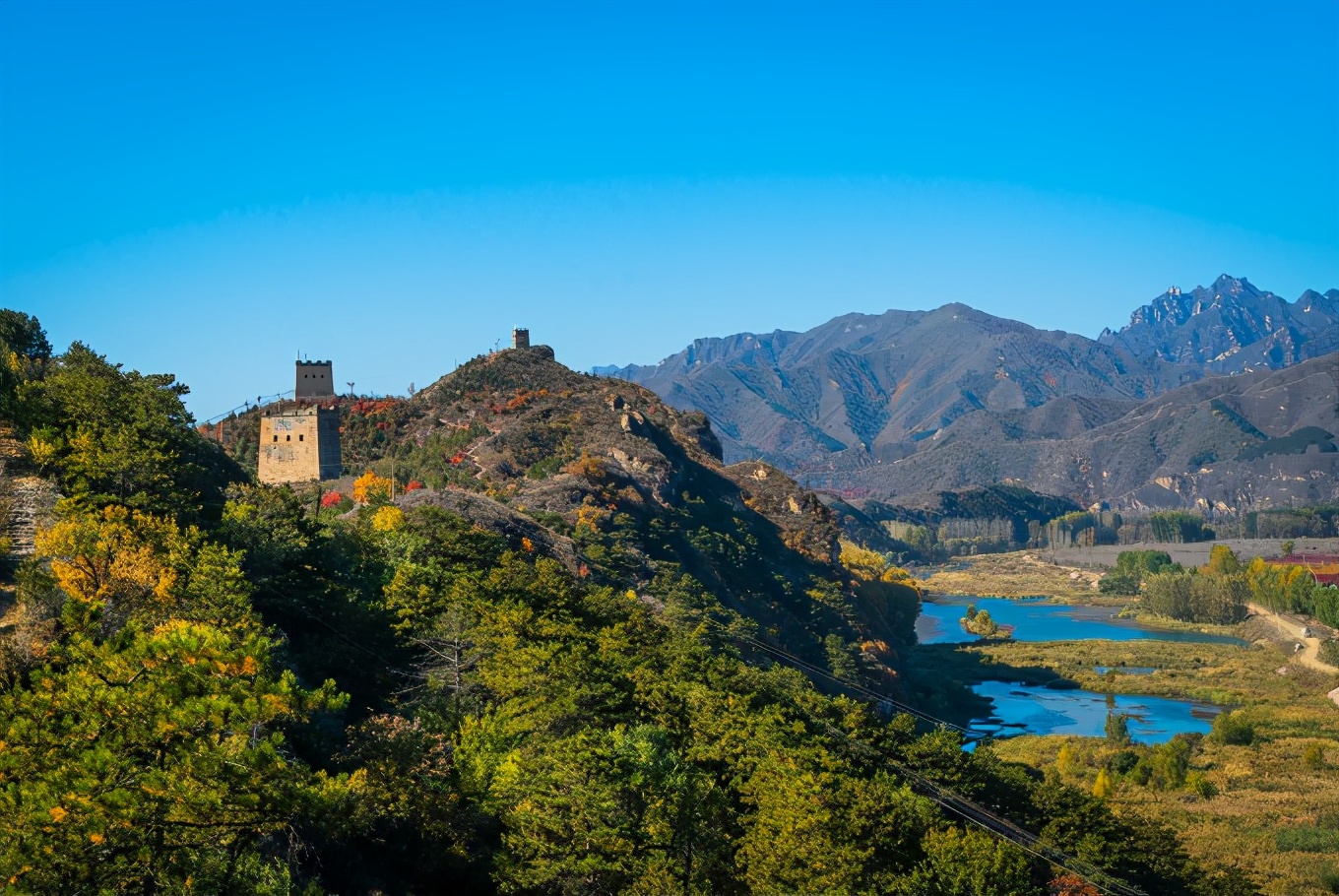 There is an ancient village in Miyun, Beijing. It used to be the first pass to Beijing. There are a large number of cultural relics.
