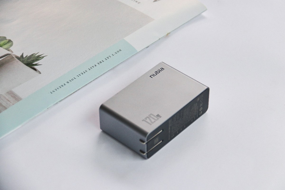 120W输出功率有多牛，一炷香时间元气满满，努比亚充电器实测