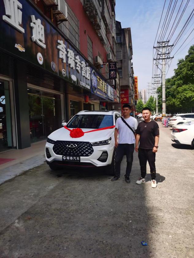 而立之年仅一间空店面，如今逆风翻盘驰骋业界