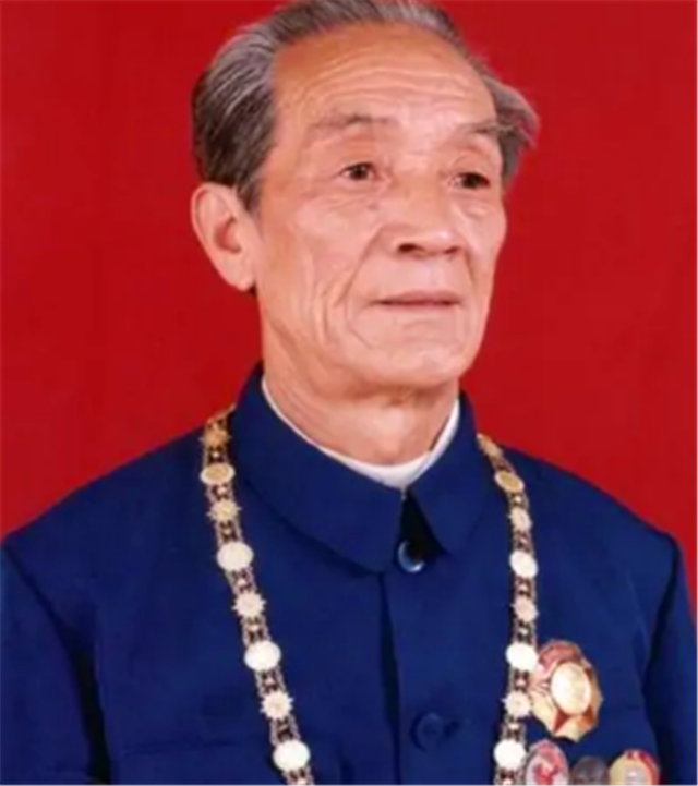战斗英雄柴云振失踪33年，中央登报寻找，邓小平：必须找到他