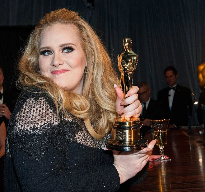 阿黛爾瘦身後變自信！ 三張慶生照一張比一張驚艷，美回18歲少女了