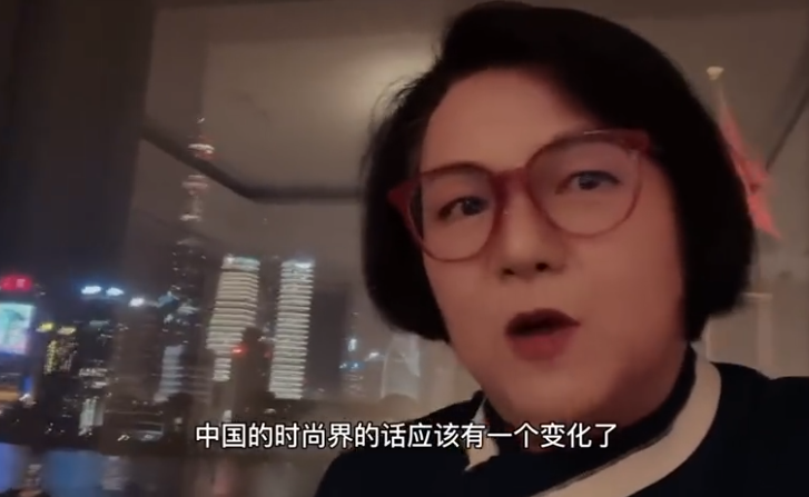 超百位明星声援新疆棉！洪晃痛骂HM有病，尼格买提亲下棉田支持