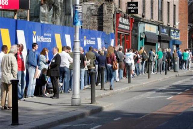 疫情将美国经济拖入泥潭，那欠中国的万亿美债