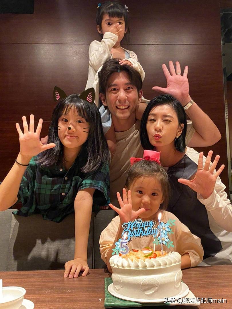 賈靜雯女兒真養眼，梧桐妹穿搭樸素氣質鄰家，咘咘波妞大長腿矚目