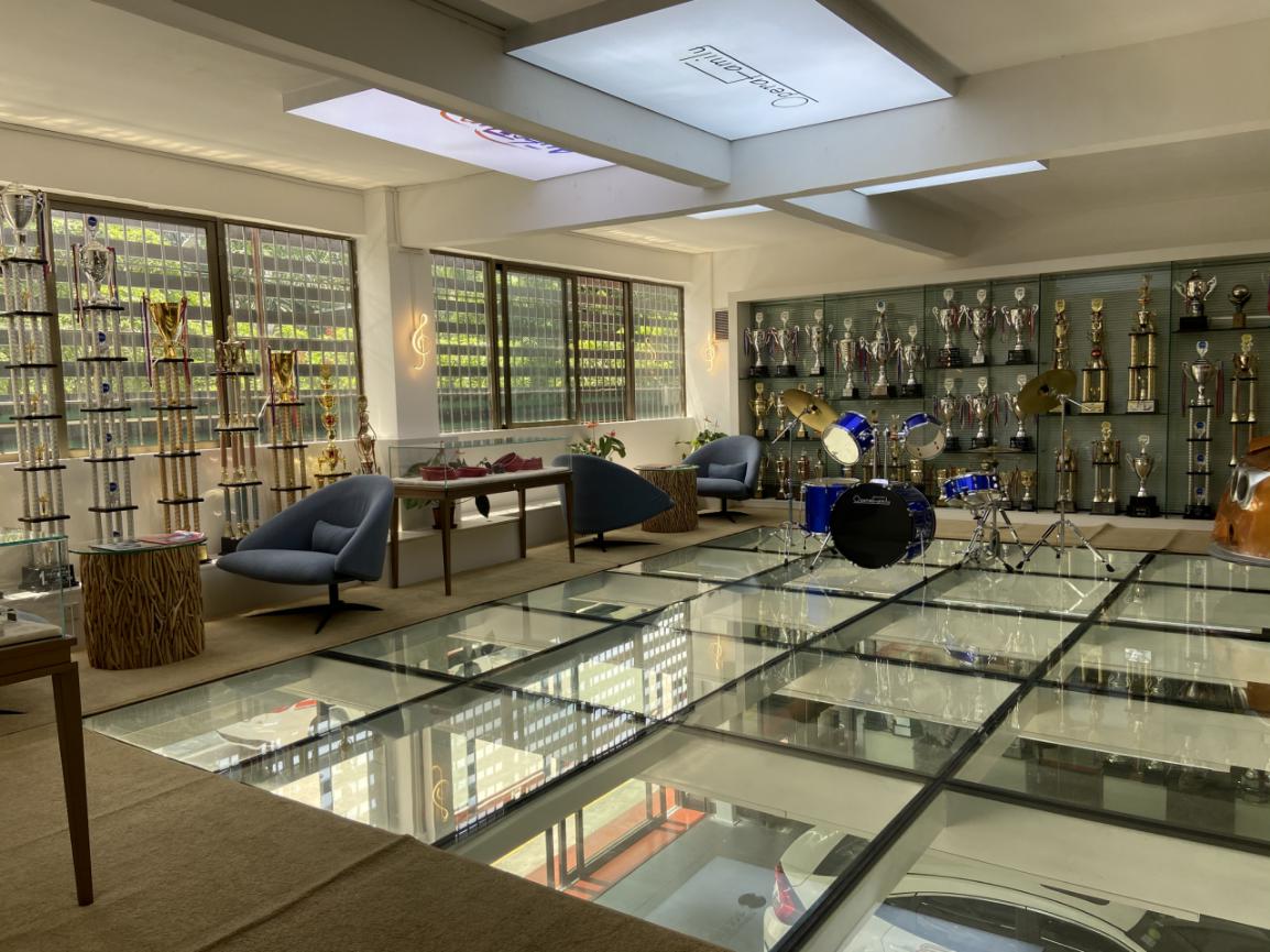 一个专业的汽车音响改装店是怎样的？