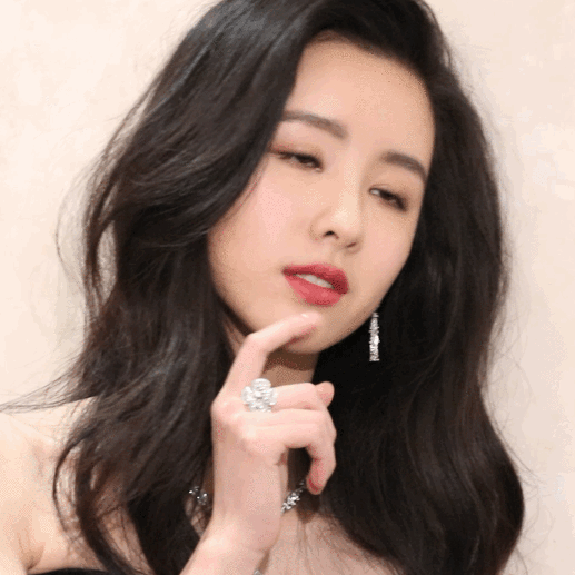 别再“披头散发”了！这4款冬季发型才够美够撩