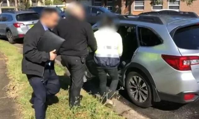 美国一囚犯将狱友活活打死，招招毙命，全美民