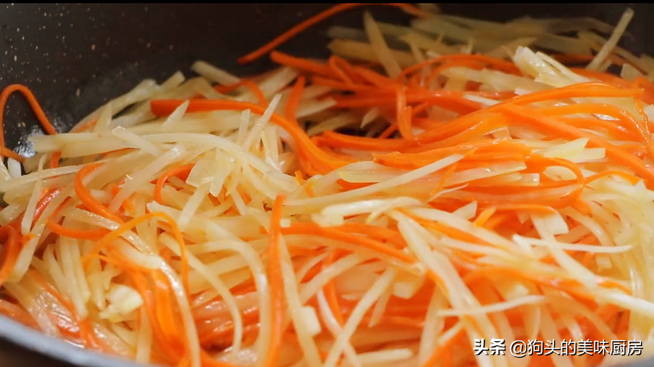 早餐這樣做太好吃了，有麵粉跟土豆就行，做一次饞一次，真解饞