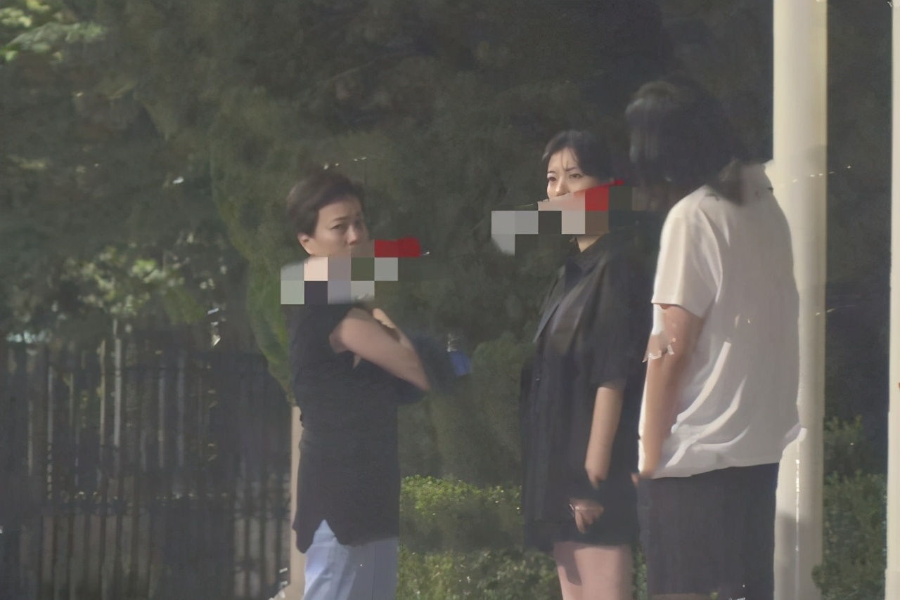 见家长！关谷君与齐溪母女外出就餐，女友为保身材只吃青菜