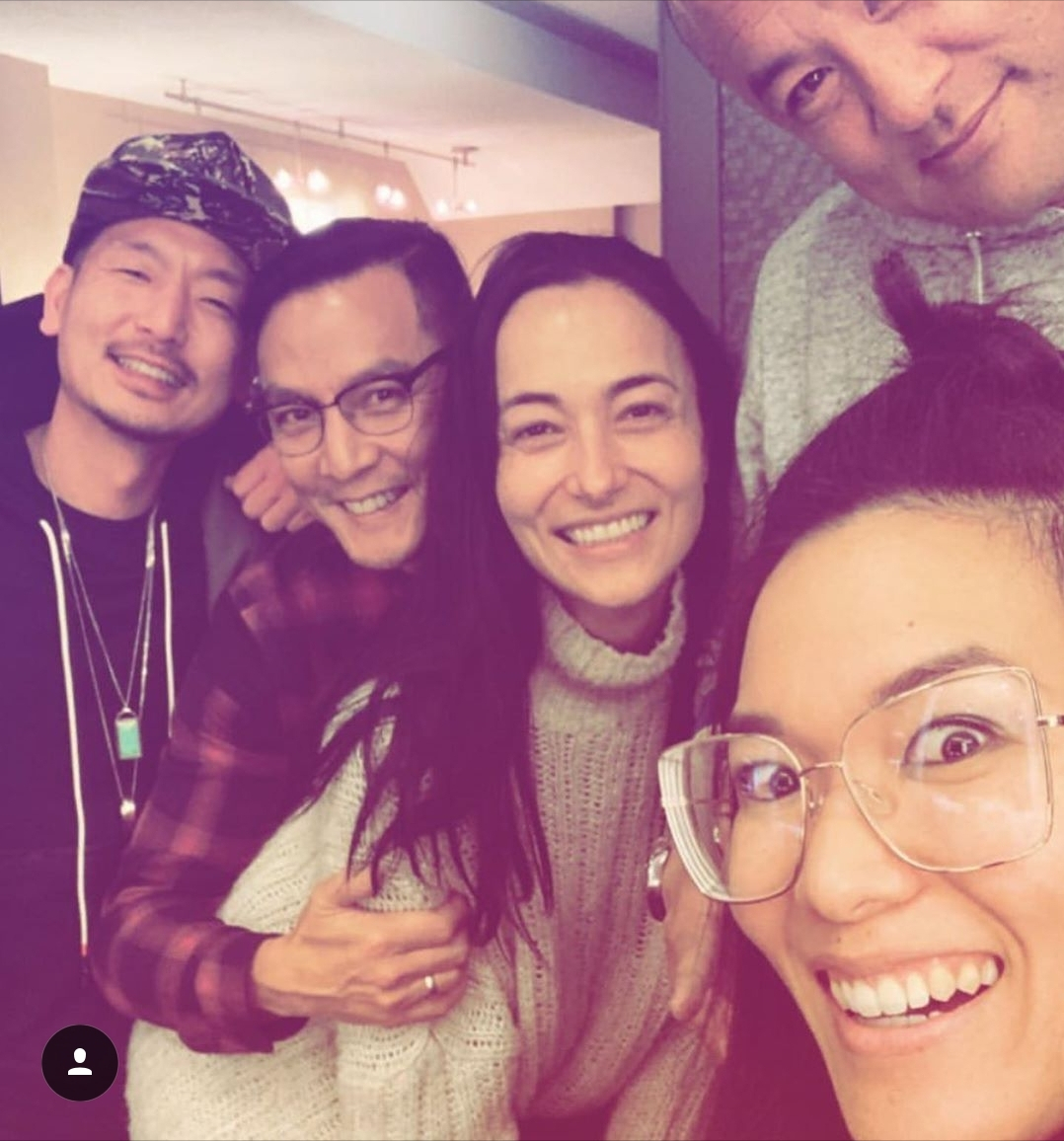 吴彦祖携妻复刻20年前恩爱旧照，为43岁Lisa庆生，自侃发量变少