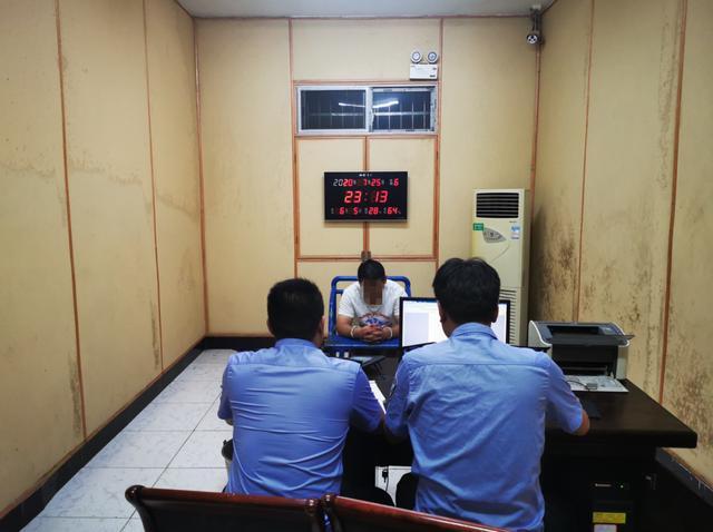 出租车司机夜半被残忍杀害，车上乘客疑似真凶！警方不懈追查27年成功告破陈年大案