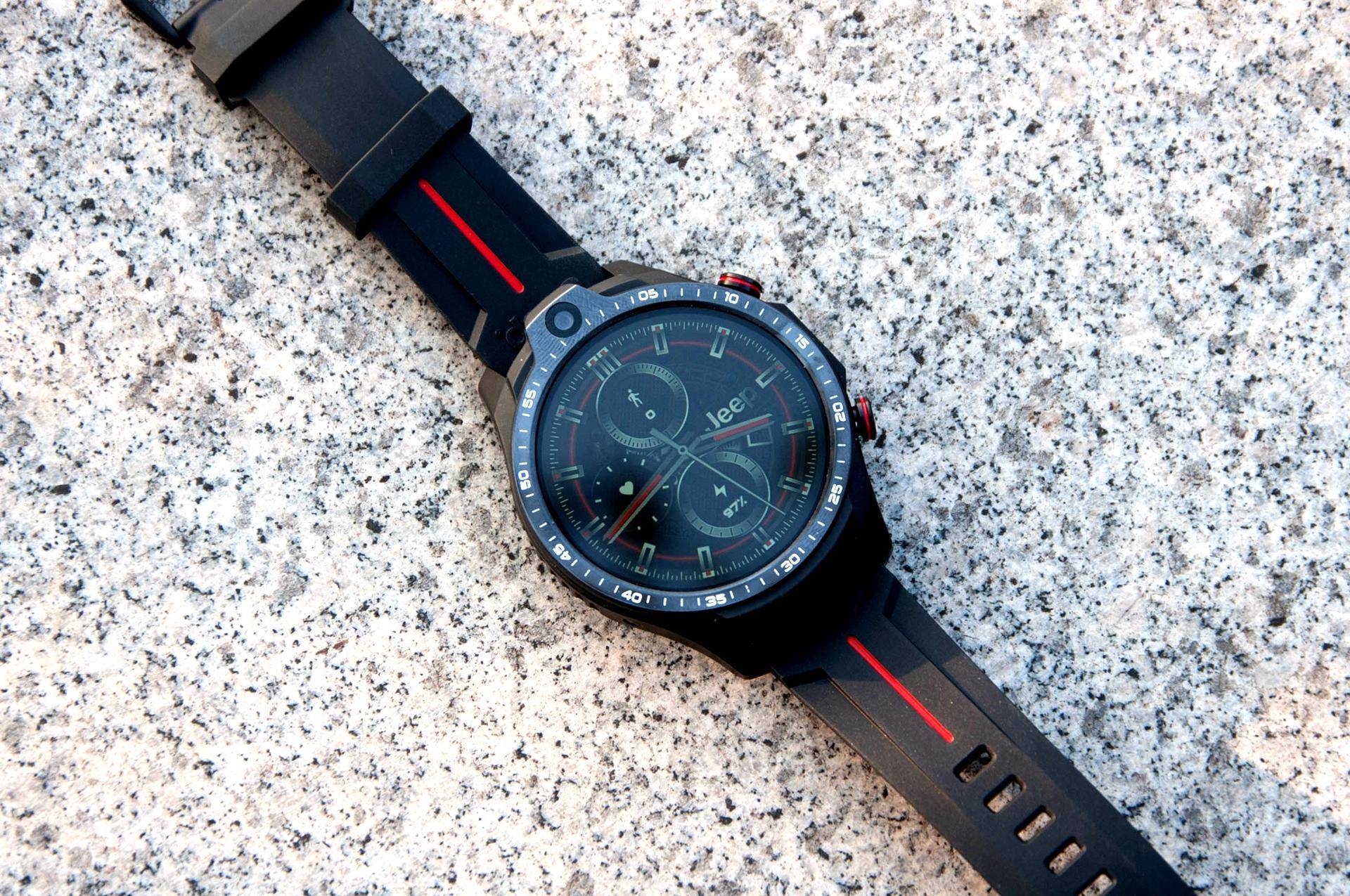 Jeep黑骑士智能手表：高清双摄独立通话，自带64G超大空间