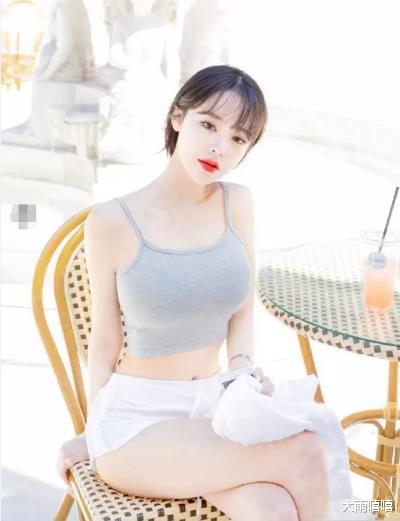 夏日炎炎，这种“清凉”的穿搭风格深受女孩子喜欢