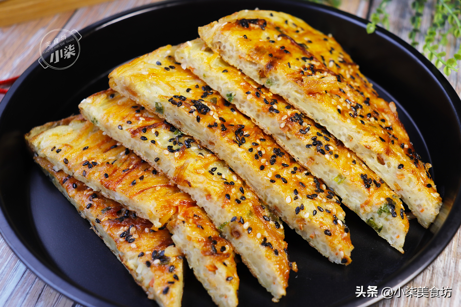 土豆絲別炒著吃了，打入2個雞蛋，5分鐘解決全家人早餐，太香了