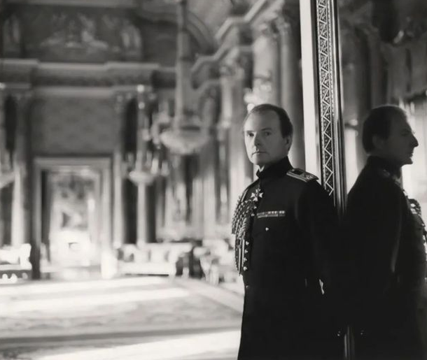 “唐顿庄园”的主人，英女王随叫随到的蓝颜知