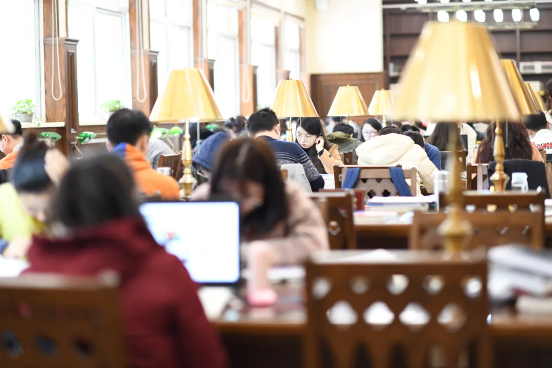 重庆大学你好,这里是重庆大学图书馆
