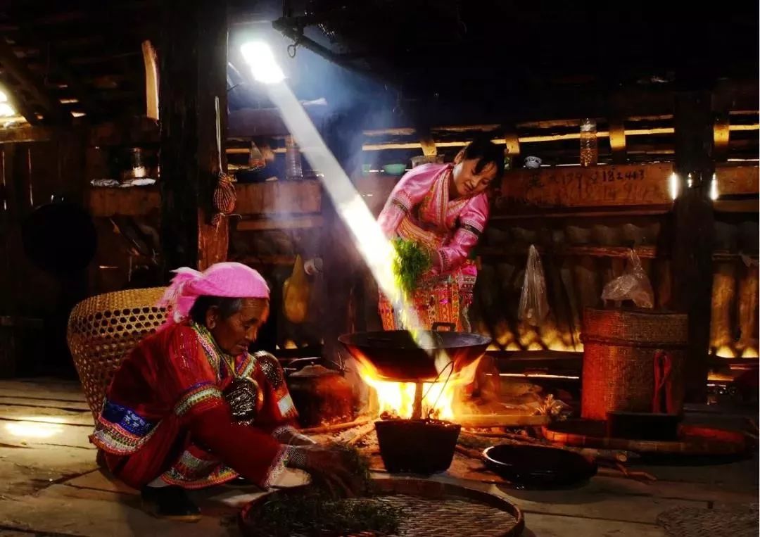 人民大会堂推销土豆，65岁成带货主播，这位叫朱