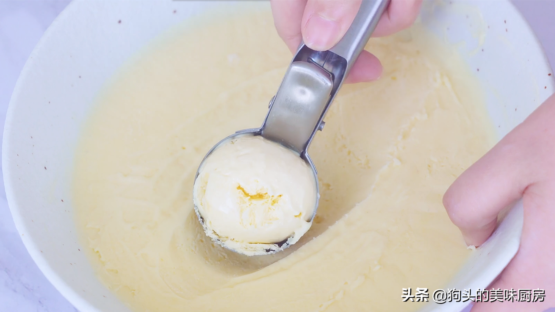 比哈根達斯還好吃，學會不用買，做法配方告訴你，香甜細膩無冰渣