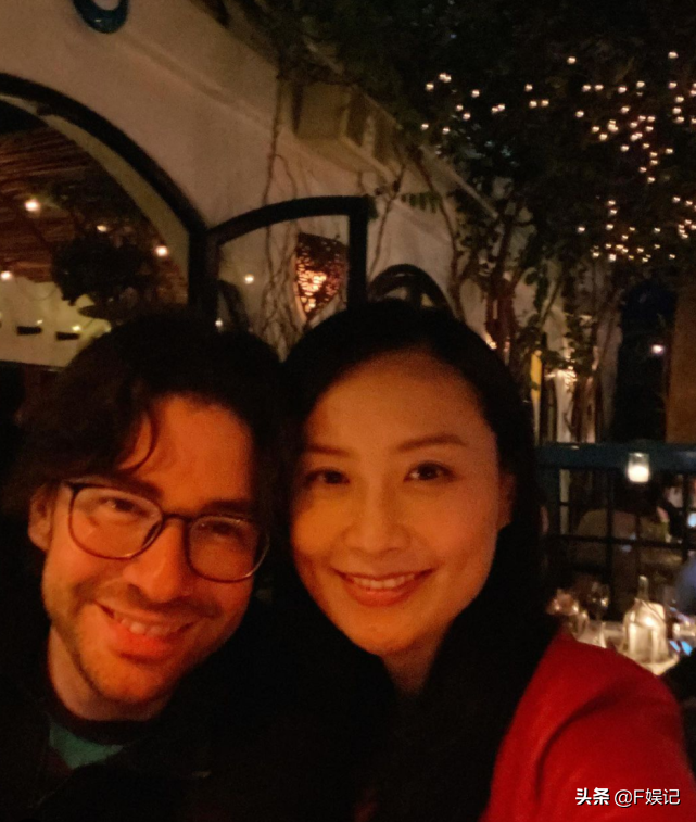 陈法拉晒老公抱爱女亲吻的温馨合照 深情表白首过父亲节的老公