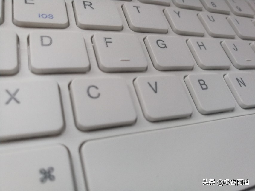 iPad Air3三秒变身Macbook，拼夕夕的ipad蓝牙键盘/鼠标开箱评测