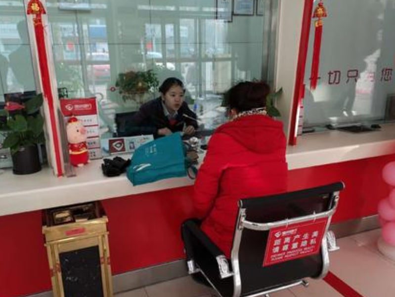 手头有50万，“存银行”还是“买房”？银行高管一番话终于搞懂