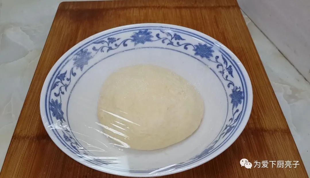 1斤麵粉，1勺白糖，掌握3個技巧，新手也能一次成功，香酥又好吃