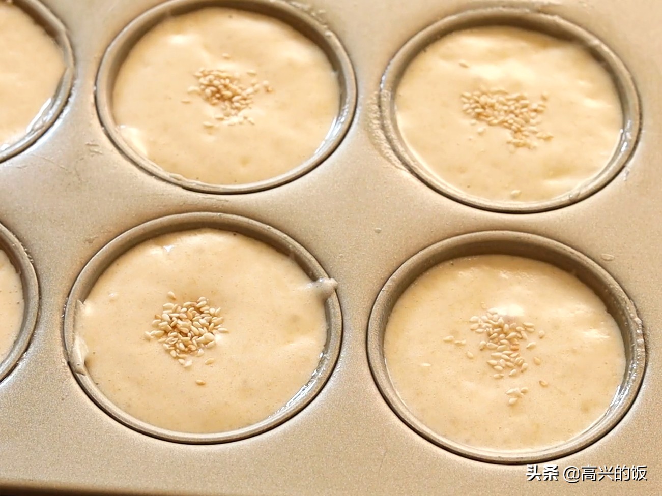 小蛋糕的添加劑多，別給娃吃了，4個雞蛋1碗麵，在家做出12個