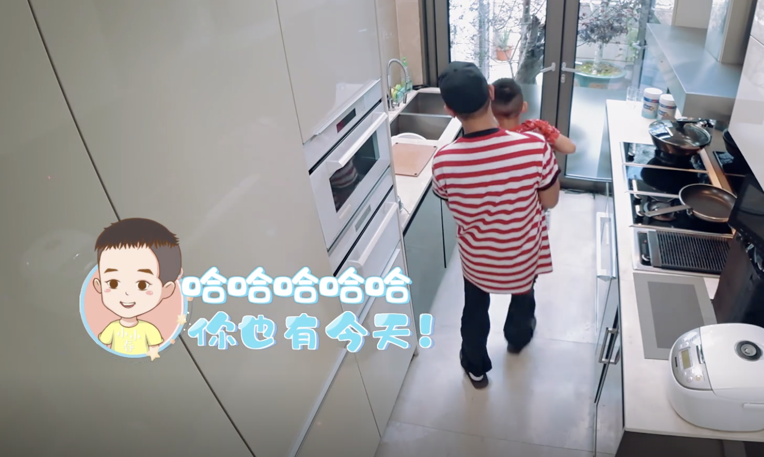 陈小春夫妇角色互换，小小春刁难爸爸，应采儿称生二胎是为陪自己