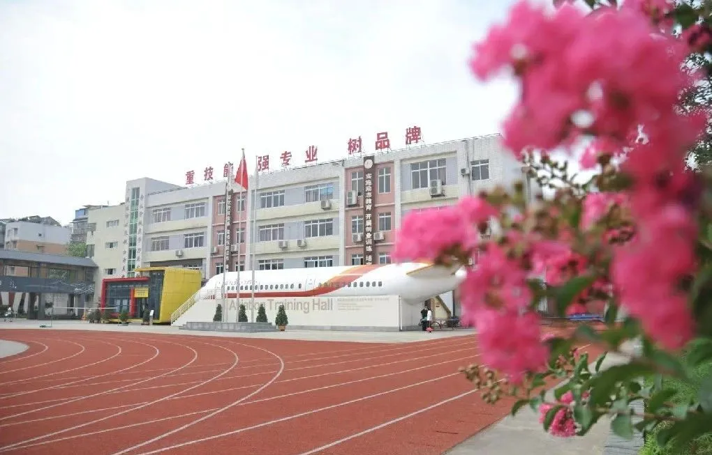 成都市现代制造职业技术学校张化兵副校长一行到双流建校交流考察