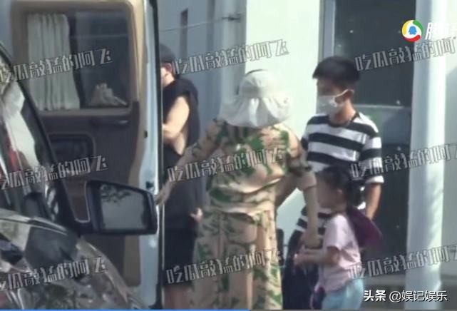 张杰谢娜接娃放学，3岁女儿首露脸，皮肤白皙，模样清秀像爸爸