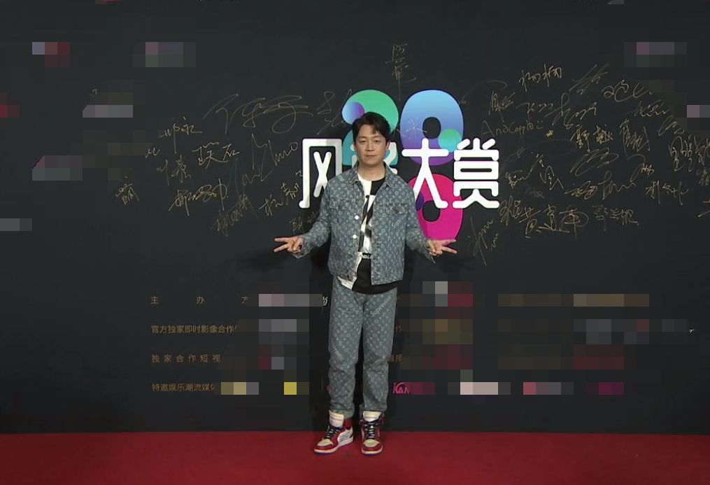 风格大赏明星穿搭：惠英红像鸡毛掸子，许佳琪