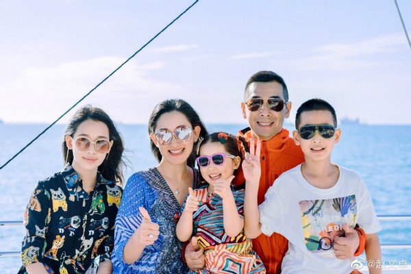 巨星赵文卓晒娃，儿子体商随爸爸，女儿年花80万留学也超优秀