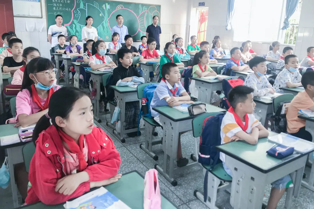 双流区黄水小学——亦师亦友双巴同携手，唯德成邻汉藏一家亲
