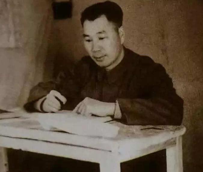杨成武：长征的开路先锋，朝鲜战场上的硬汉，亲自护卫毛主席南巡