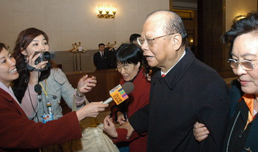 “金利来”创始人曾宪梓：85岁在家乡病逝，25亿财产全部捐给国家