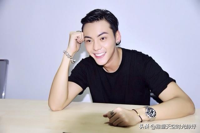 谁的笑容温暖了你的岁月，惊艳了你的时光？（男明星笑容合集）