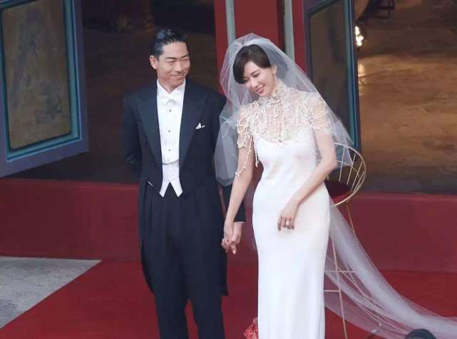 46岁林志玲曝近照，嫁日本老公两年仍未生育，气质大变似家庭主妇