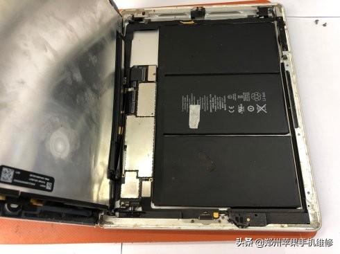 iPad4代不开机黑屏无法显示检修