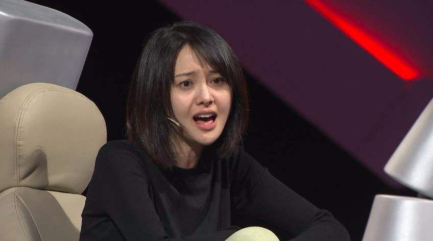 郑爽遭网友炮轰，不敬业还嘚瑟，粉丝再多也架