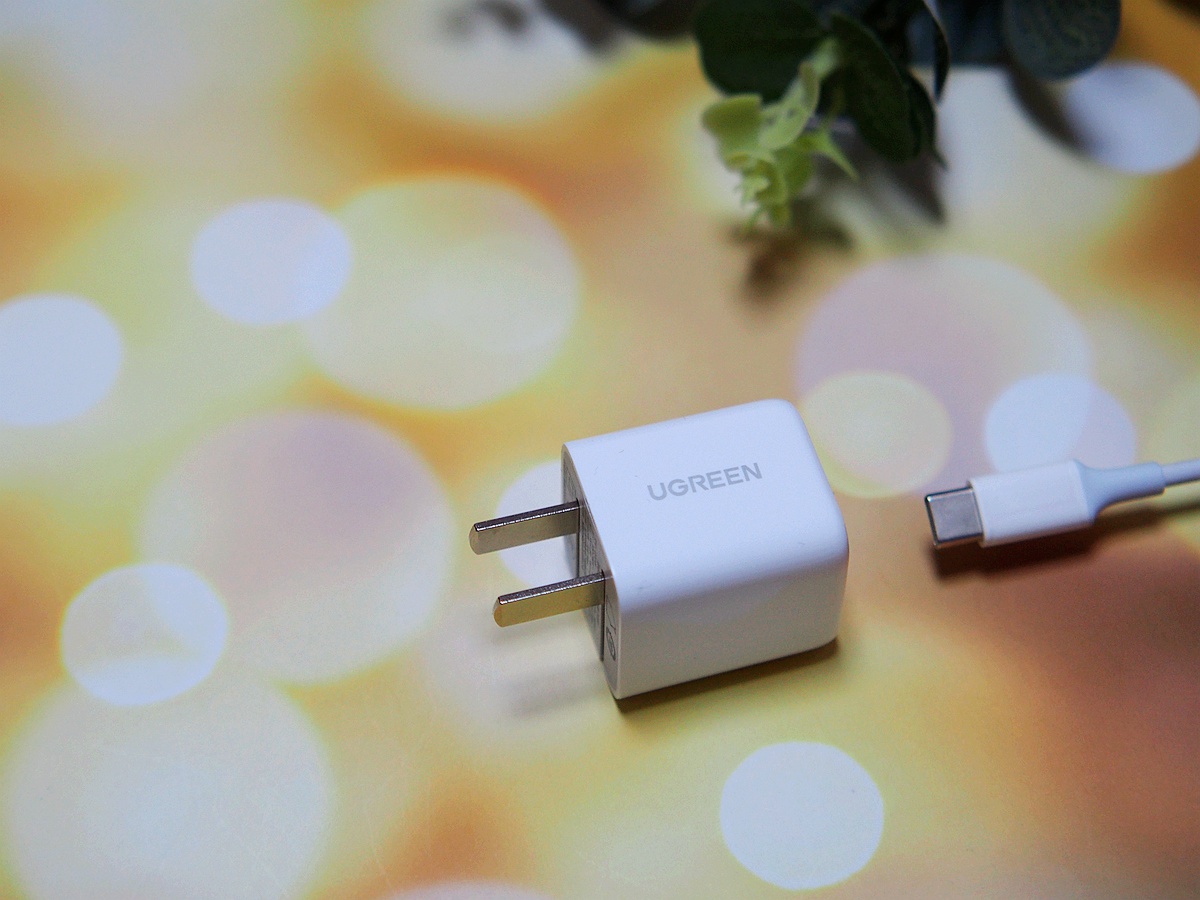 便携迷你快速回血的利器绿联小金刚快充头