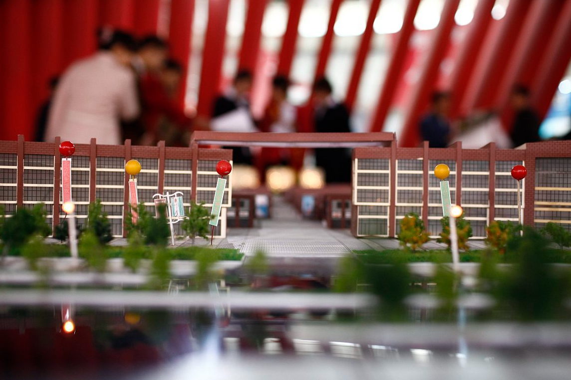 持50万现金，该保守“存银行”还是大胆“买房”