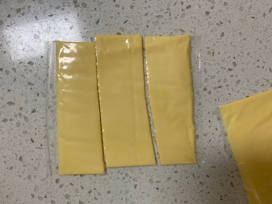 4 eggs, half a cup of milk, teach you to make a rich milk flavor, a thick egg burnt in one bite